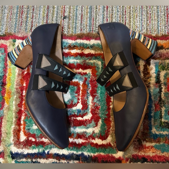 Fluevog EXCELLENT Greater Expectations Pettitt navy geometric Mary Jane pump- 10 - Picture 9 of 16